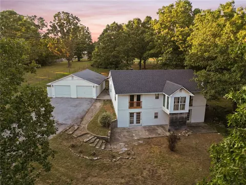 8128 Spanker Ridge Dr, Bentonville, AR 72712