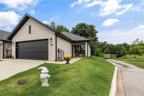 2801 W Persimmon St, Rogers, AR 72756