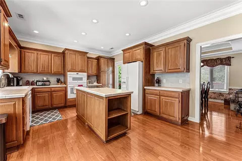 Kitchen - 8270 Titleist Cir, Rogers, AR 72756 photo 2 of 4