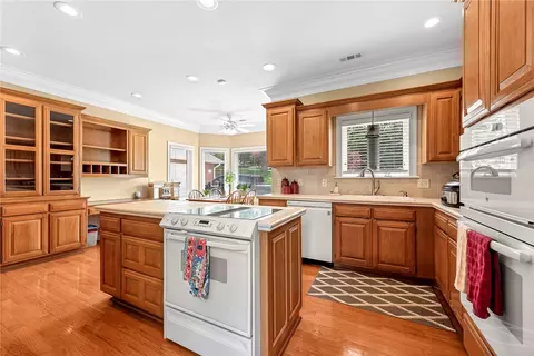 Kitchen - 8270 Titleist Cir, Rogers, AR 72756 photo 3 of 4