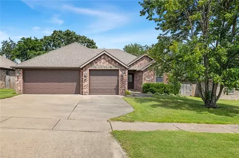 2958 N Cassius Ln, Fayetteville, AR 72704