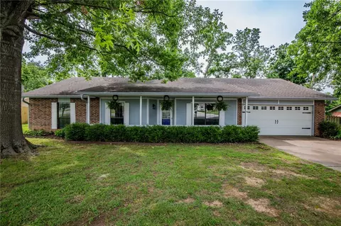 707 Turtle Creek Dr, Rogers, AR 72756