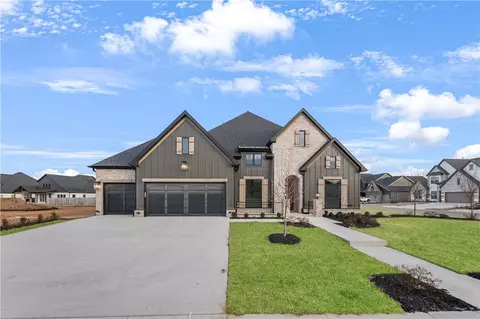 8801 W Comet Dr, Bentonville, AR 72713