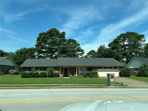 800 S Phoenix Ave, Russellville, AR 72801