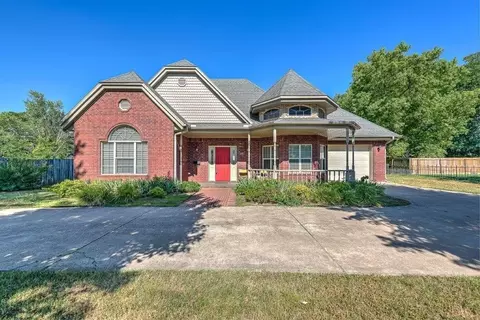 306 NW A St, Bentonville, AR 72712