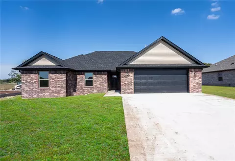 1117 Center Court Cir, Grove, OK 74344