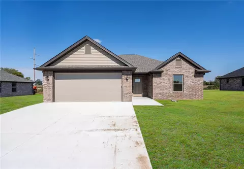 1121 Center Court Cir, Grove, OK 74344