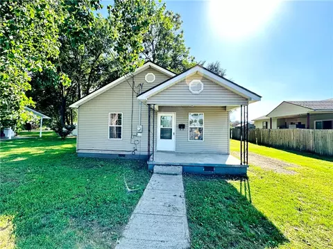 407 N 3rd St, Dardanelle, AR 72834