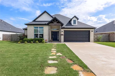 1902 W Gilligan Ave, Rogers, AR 72758
