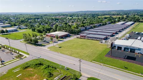 2569 E Robinson Ave, Springdale, AR 72764 photo 3