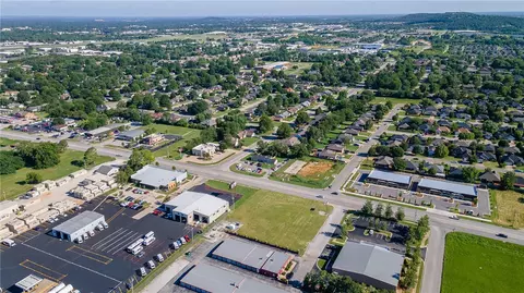 2569 E Robinson Ave, Springdale, AR 72764 photo 10