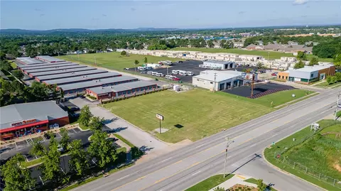 2569 E Robinson Ave, Springdale, AR 72764