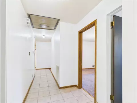 Entry Way - 102 Mockingbird St, Harrison, AR 72601 photo 4 of 5