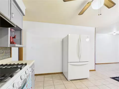 Kitchen - 102 Mockingbird St, Harrison, AR 72601 photo 2 of 2