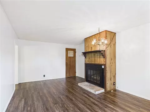 Living - 102 Mockingbird St, Harrison, AR 72601 photo 4 of 4