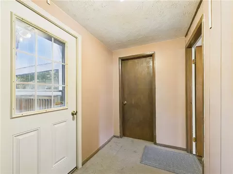 Entry Way - 102 Mockingbird St, Harrison, AR 72601 photo 5 of 5