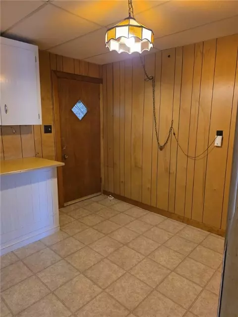 Entry Way - 219 W Rush Ave, Harrison, AR 72601 photo 1 of 3