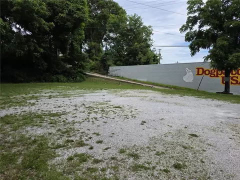 Exterior - 219 W Rush Ave, Harrison, AR 72601 photo 6 of 8