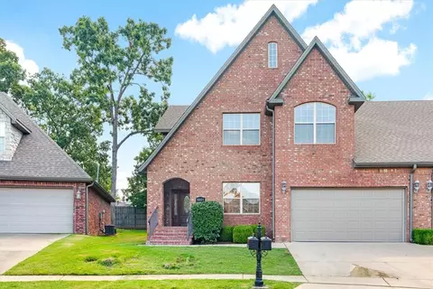 4004 N Zion Valley Dr, Fayetteville, AR 72703