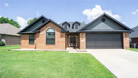 404 NE Whitney St, Bentonville, AR 72712