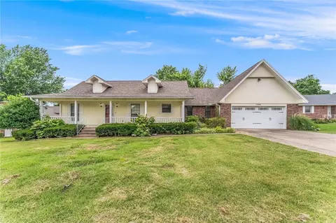 1206 Tru Ln, Rogers, AR 72756