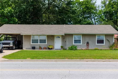 208 S Country Club Rd, Siloam Springs, AR 72761