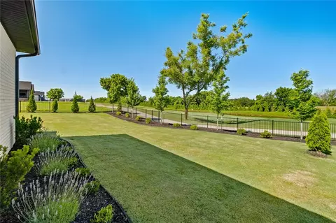 Exterior - 4204 S Exeter Dr, Rogers, AR 72758 photo 6 of 7