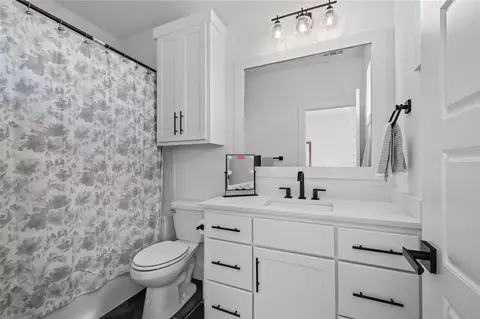 Bath - 4204 S Exeter Dr, Rogers, AR 72758 photo 6 of 7