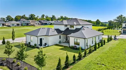 Exterior - 4204 S Exeter Dr, Rogers, AR 72758 photo 3 of 7