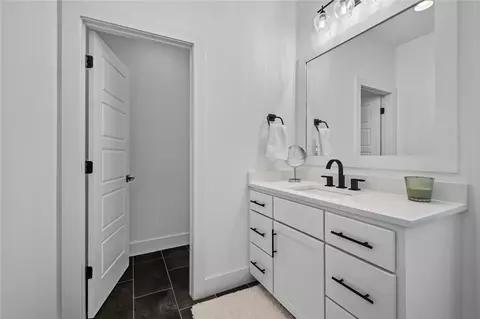Bath - 4204 S Exeter Dr, Rogers, AR 72758 photo 4 of 7