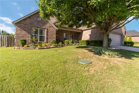 1202 Lexington Cir, Springdale, AR 72762