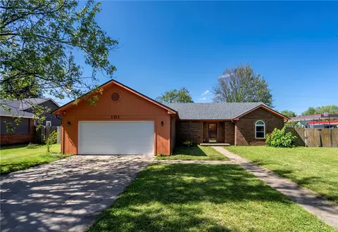 101 Glenwood Pl, Siloam Springs, AR 72761