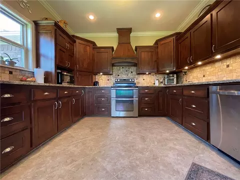 Kitchen - 4860 Buck Mountain Rd, Dover, AR 72837 photo 2 of 5