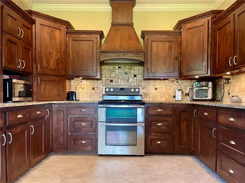 Kitchen - 4860 Buck Mountain Rd, Dover, AR 72837 photo 4 of 5