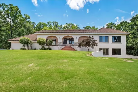 1001 E Oaks Manor Dr, Fayetteville, AR 72703