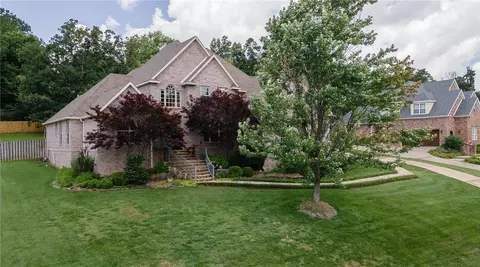1217 N Montview Dr, Fayetteville, AR 72701