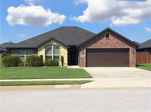 6102 S 37th St, Rogers, AR 72758