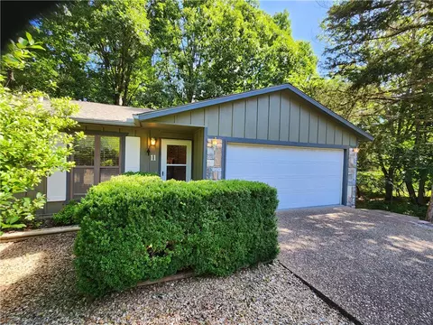 11 Sunderland Dr, Bella Vista, AR 72714