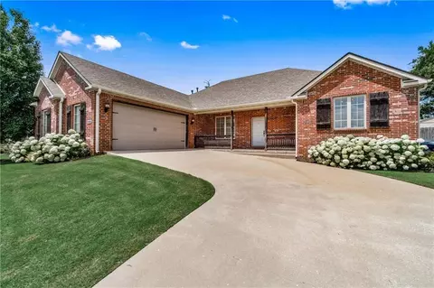 5902 SW Knotty Pine Rd, Bentonville, AR 72713