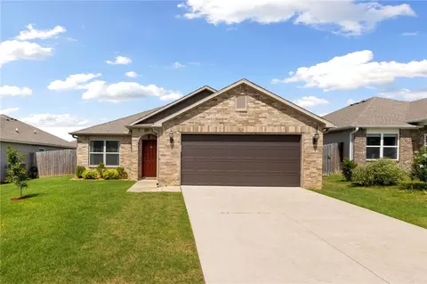 927 E Swift Dr, Fayetteville, AR 72701