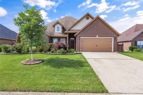 204 W Brandon Blvd, Rogers, AR 72756