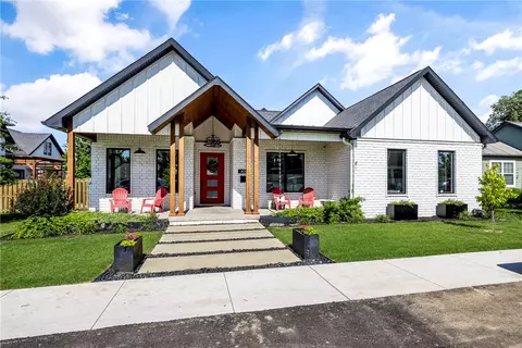 406 SW E St, Bentonville, AR 72712