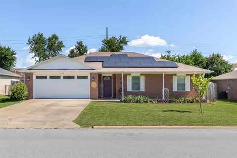 1203 SE 21st St, Bentonville, AR 72712