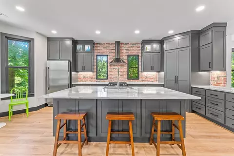 3 Willow Bank Cir, Bentonville, AR 72712