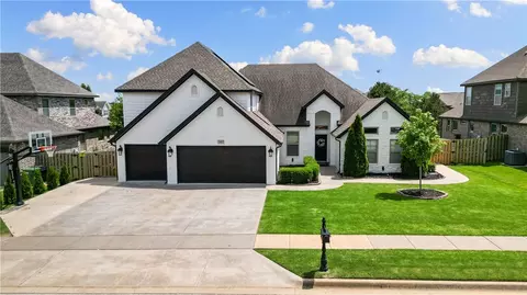 2407 Mckinley Blvd, Rogers, AR 72758