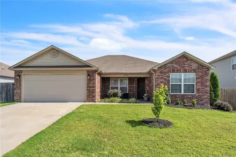 2304 Maplewood Dr, Lowell, AR 72745