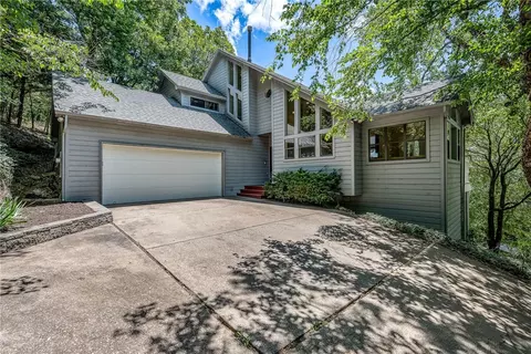 2855 E Hyland Park Rd, Fayetteville, AR 72701