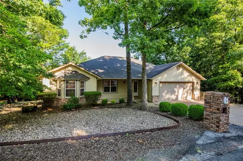 16 Penrith Dr, Bella Vista, AR 72714