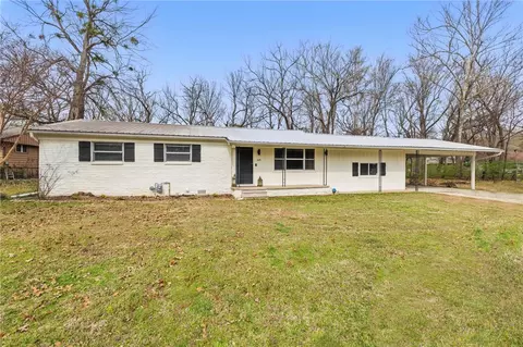 2125 N Old Wire Rd, Fayetteville, AR 72703