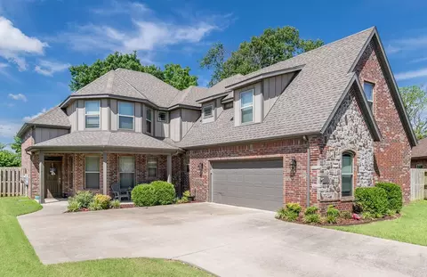 1701 NE Steinbeck Dr, Bentonville, AR 72712